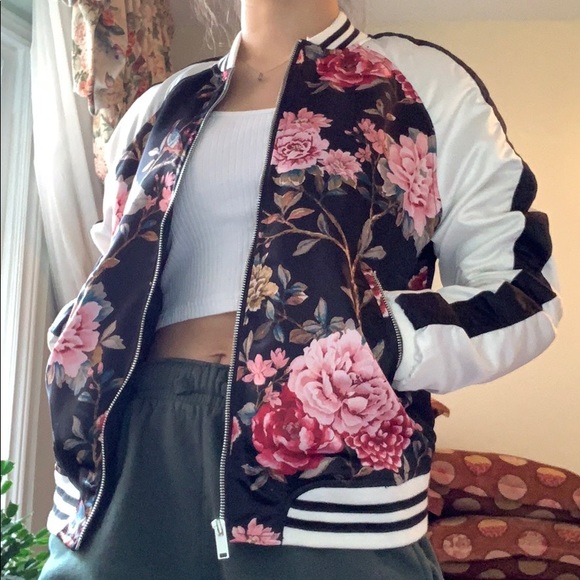 Forever21 Women Floral Bomber Jacket - size S NWOT - Picture 3 of 3